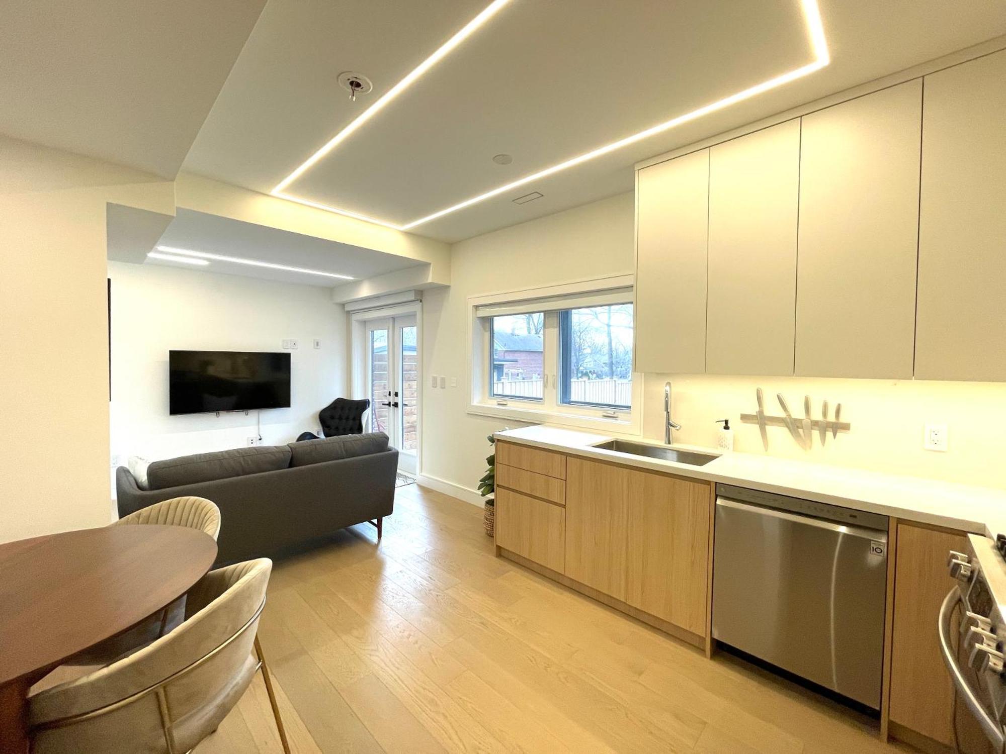Modern Apartment Close To The Beach With Parking Τορόντο Εξωτερικό φωτογραφία