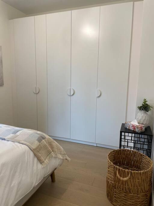 Modern Apartment Close To The Beach With Parking Τορόντο Εξωτερικό φωτογραφία