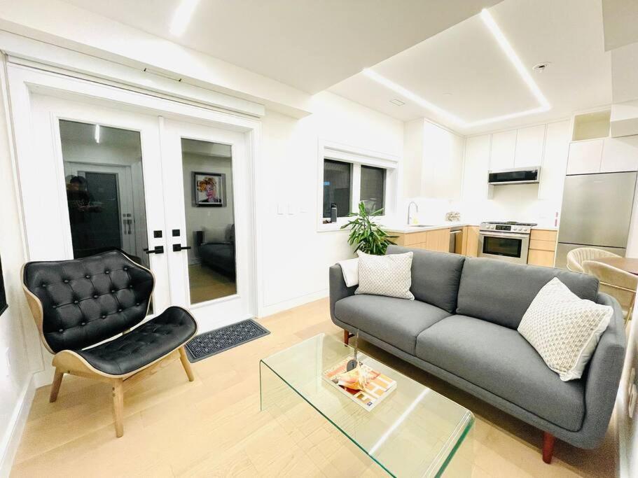Modern Apartment Close To The Beach With Parking Τορόντο Εξωτερικό φωτογραφία