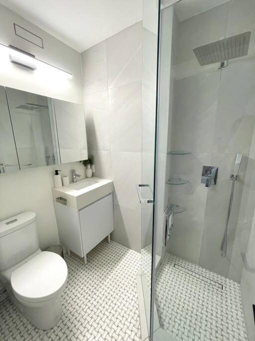 Modern Apartment Close To The Beach With Parking Τορόντο Εξωτερικό φωτογραφία