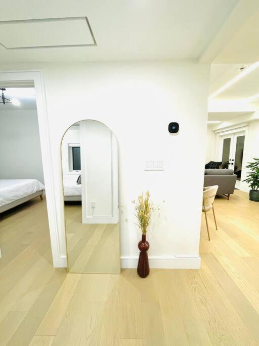 Modern Apartment Close To The Beach With Parking Τορόντο Εξωτερικό φωτογραφία