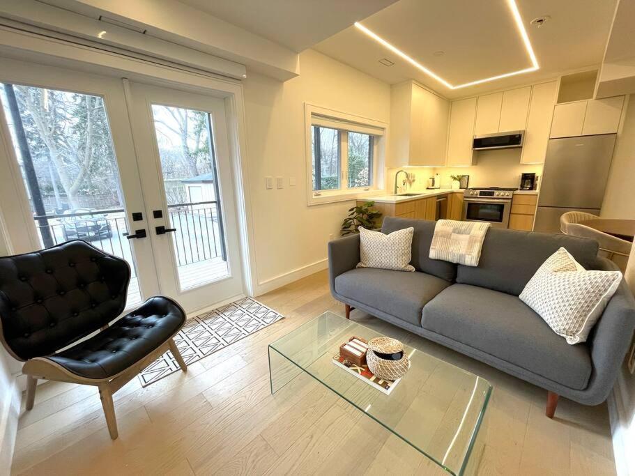Modern Apartment Close To The Beach With Parking Τορόντο Εξωτερικό φωτογραφία